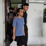 Aulia Rakhman saat digiring menuju mobil tahanan di Kejaksaan Negeri Bandar Lampung. | Foto : Dok. Kejari Bandar Lampung