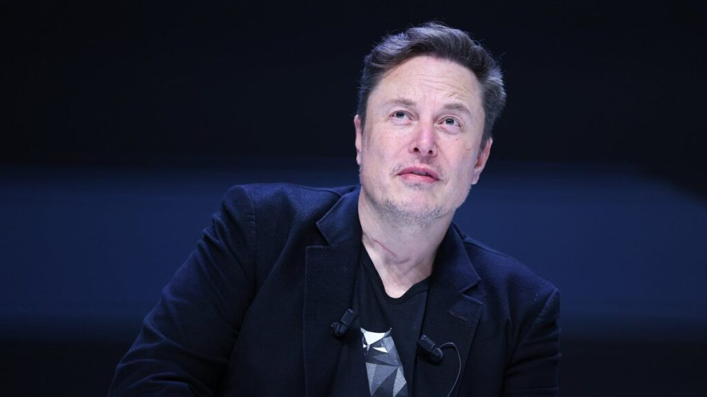 Membandingkan Kekayaan Elon Musk dengan Pemilik Manchester City dan Manchester United