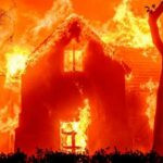 Kebakaran besar melanda kawasan Pacific Palisades, Los Angeles, California, Selasa (7/1/2025) waktu setempat. Kebakaran hutan yang dipicu oleh angin kencang melanda lereng bukit Los Angeles, menghanguskan sedikitnya 770 hektare lahan termasuk permukiman warga. Kebakaran terus meluas akibat hembusan angin kencang. Evakuasi sedang dilakukan karena potensi ancaman terhadap nyawa dan harta benda. Sebanyak 30.000 orang dievakuasi akibat kebakaran tersebut yang saat ini terus meluas.