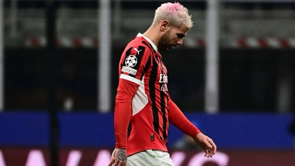 Sering Rugikan AC Milan, Karier Theo Hernandez Sudah di Ujung Tanduk