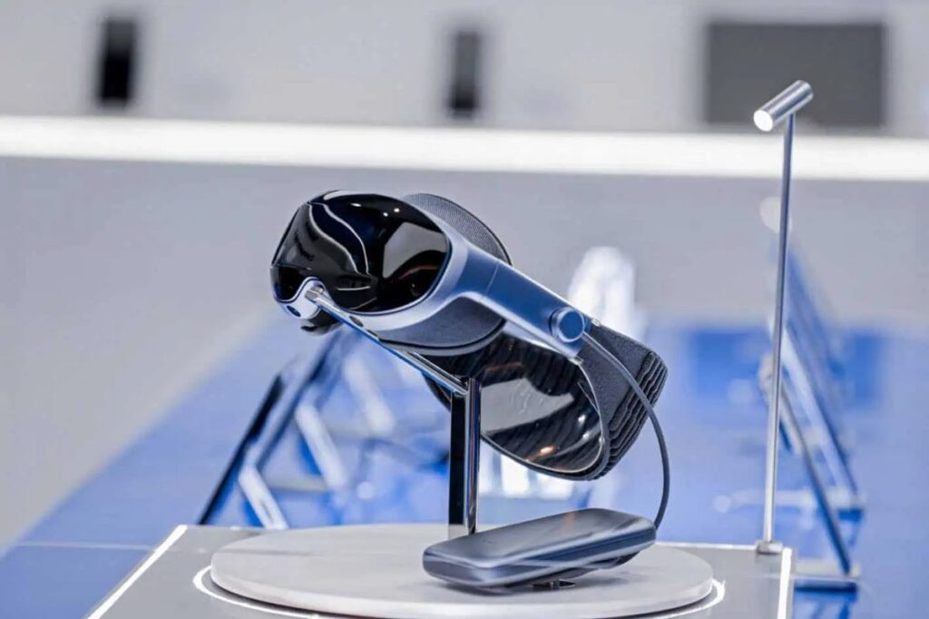 vivo Kenalkan Headset MR Pertama dan Umumkan Laboratorium Robotika