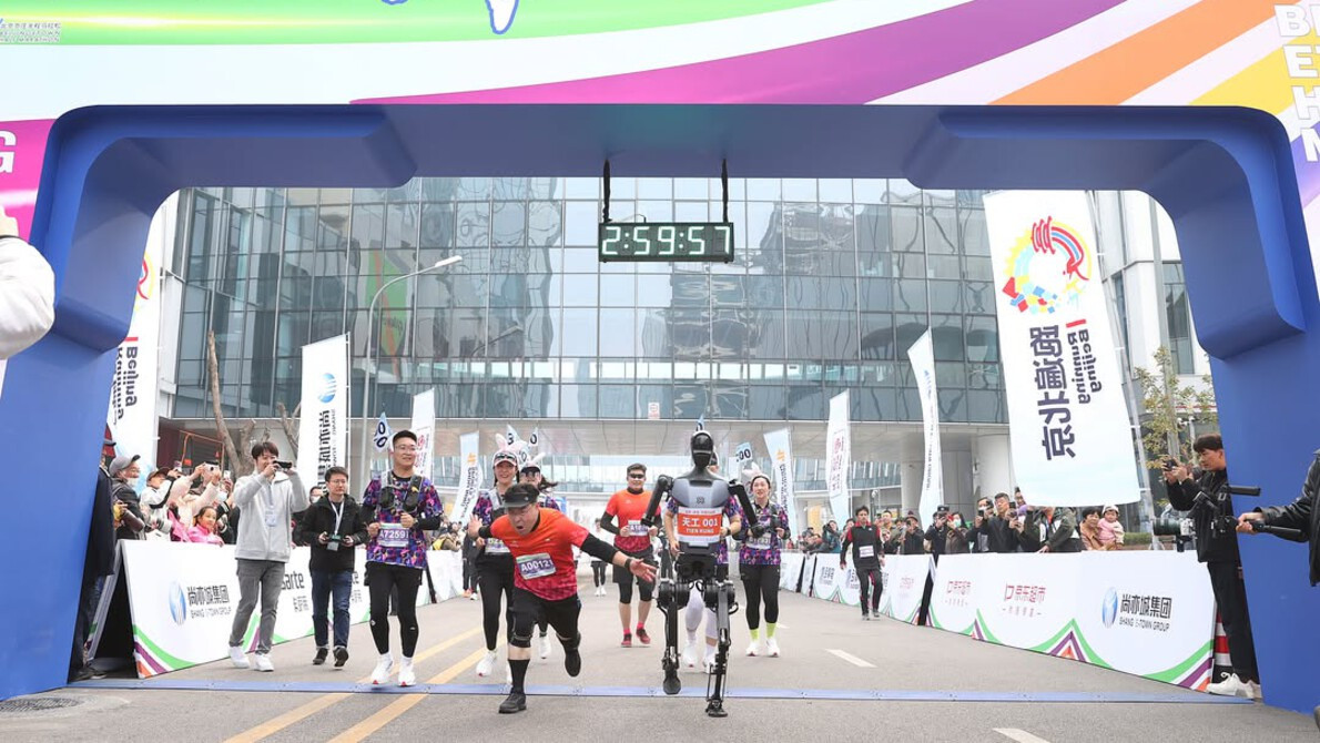 Untuk Pertama Kalinya Dalam Sejarah, Robot Akan Bersaing dengan Manusia di Ajang Lari Maraton China