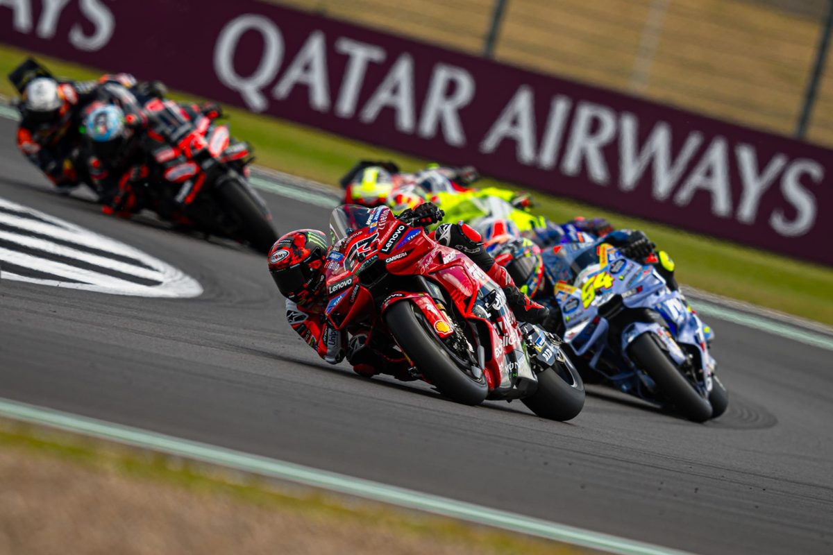 Marc Márquez Podium di MotoGP Inggris 2025 tapi Bagnaia Terjatuh, Ducati Lenovo Tetap Dominan