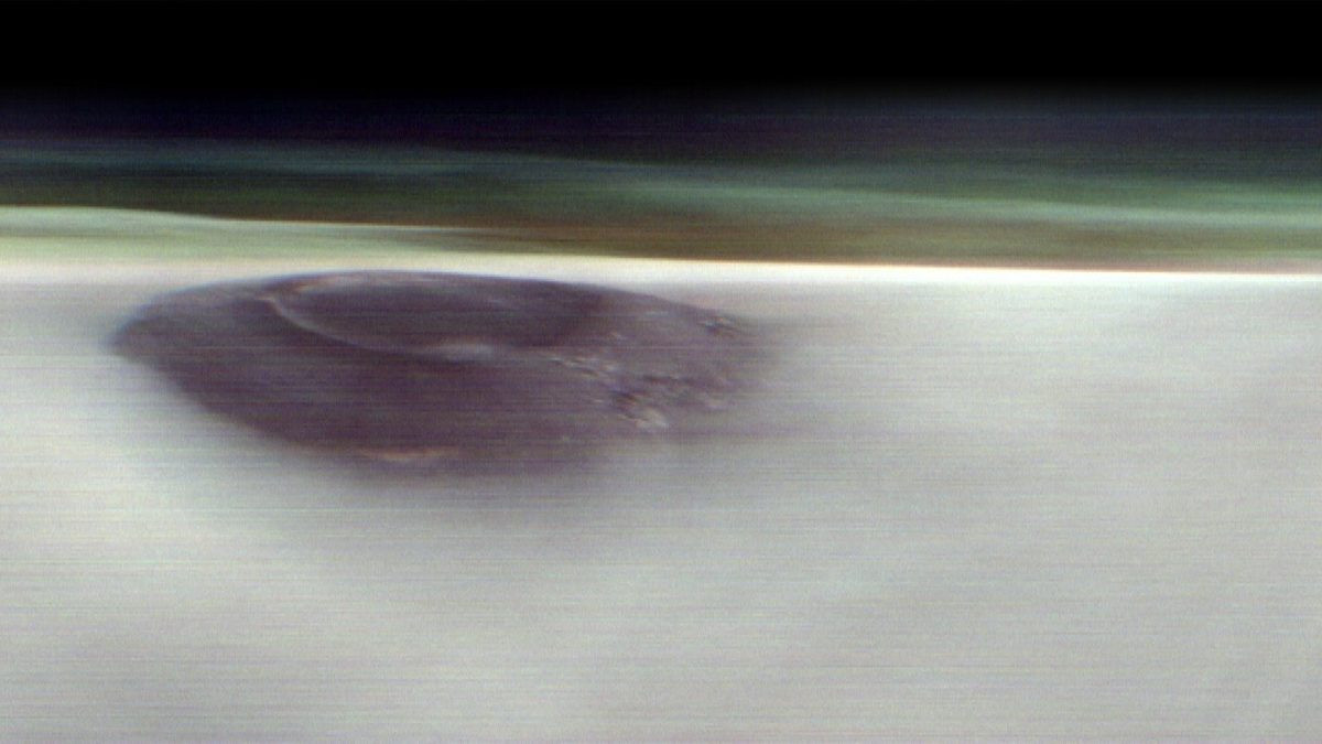 Wahana Pengorbit NASA Melihat Pemandangan Mengejutkan Menembus Awan di Mars