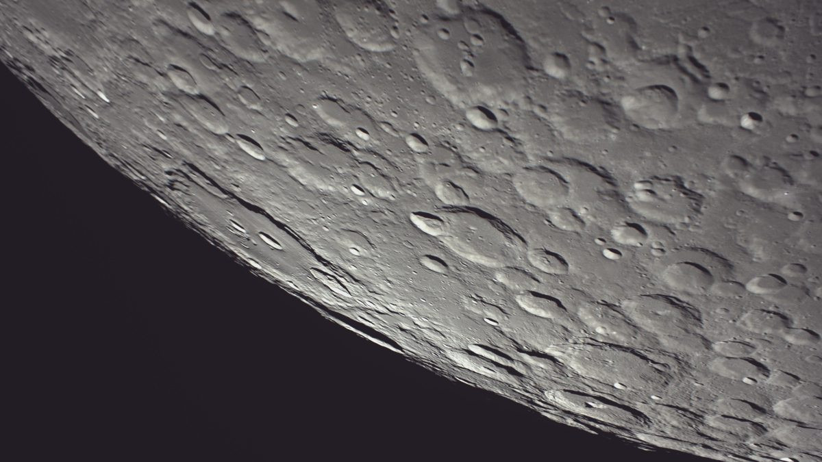 Wahana Antariksa Swasta yang Mengorbit Bulan Mengambil Foto dengan Ilusi Optik Aneh