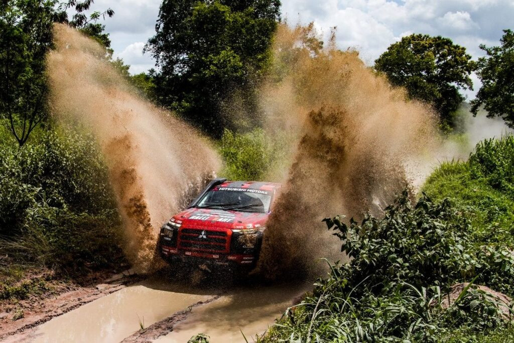 Tim Mitsubishi Ralliart Siap Berjaya di Asia Cross Country Rally 2025 dengan Tiga Triton Rally