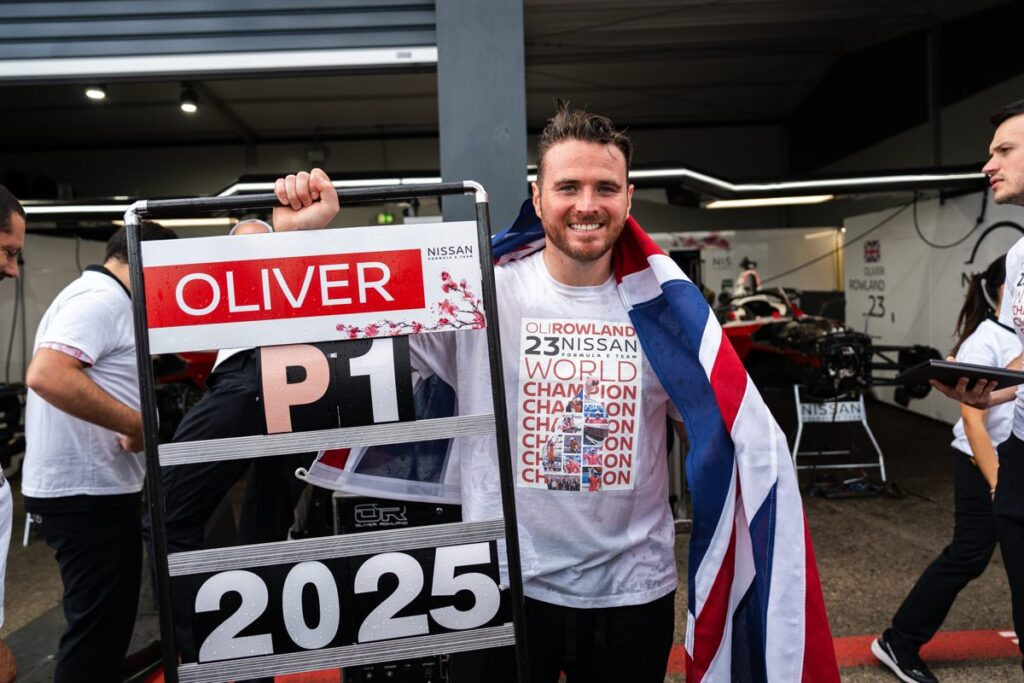 Oliver Rowland Bawa Tim Nissan Raih Gelar Juara Dunia Formula E di Berlin