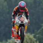 Profil Veda Ega Pratama: Pembalap Muda Gunungkidul yang Mengguncang Red Bull Rookies Cup 2025 dengan Selebrasi Pacu Jalur