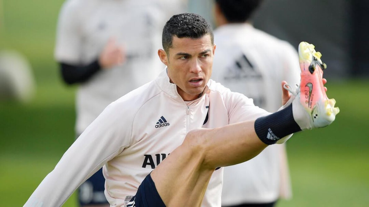 Cristiano Ronaldo Berikan iMac ke Skuad Juventus Usai Diganjar Kartu Merah