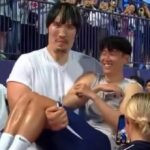 Momen Son Heung-min Diangkat oleh Petarung MMA Setinggi 2 Meter