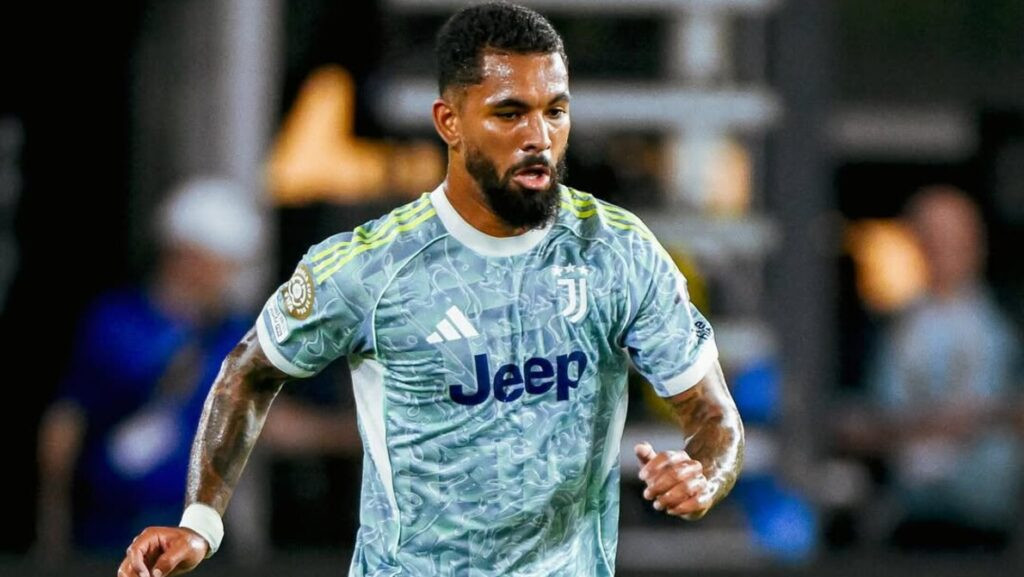 Douglas Luiz Menyulitkan Juventus, Masa Depan di Liga Inggris Masih Terbuka