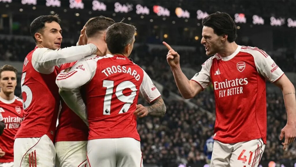 Pimpin Klasemen Liga Inggris Sebelum Natal, Arsenal Selalu Dihantui 'Kutukan'