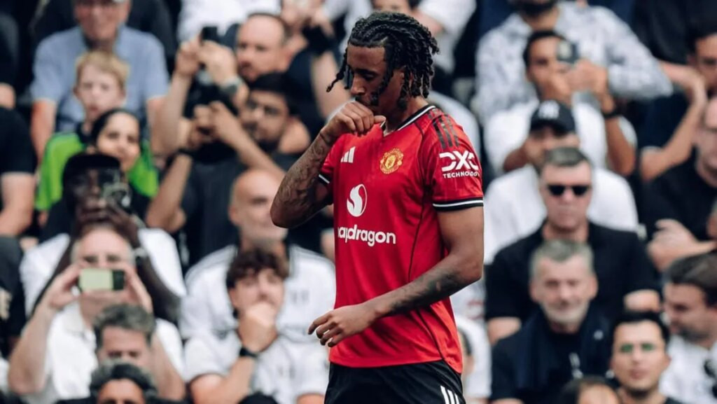 Leny Yoro Tampil Buruk di Laga Manchester United vs Bournemouth, Sebuah Kesalahan dari Ruben Amorim?