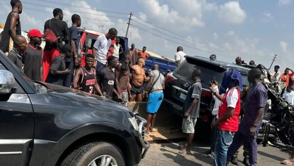 Anthony Joshua Dirawat di Rumah Sakit Setelah Kecelakaan Lalu Lintas yang Menewaskan Dua Sahabatnya