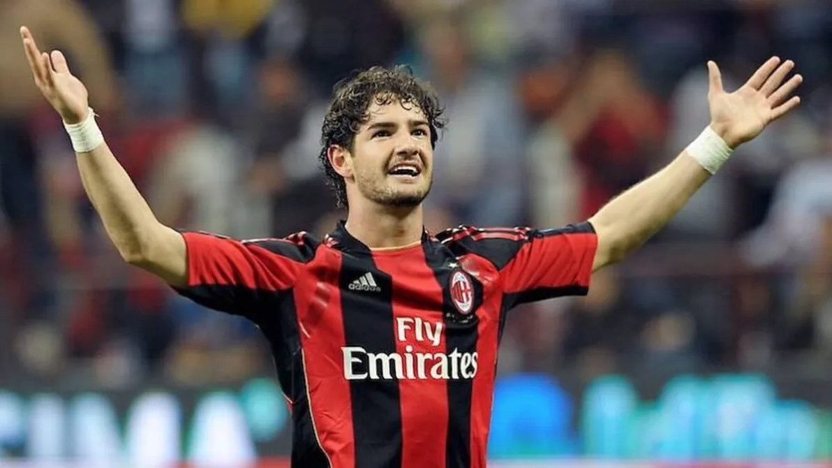 Mantan Striker AC Milan, Alexandre Pato Sedang Bernegosiasi untuk Membeli Klub Inggris