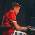 Hari Bersejarah untuk Manchester United: Simfoni Alexis Sanchez yang Belum Selesai di Jantung Old Trafford