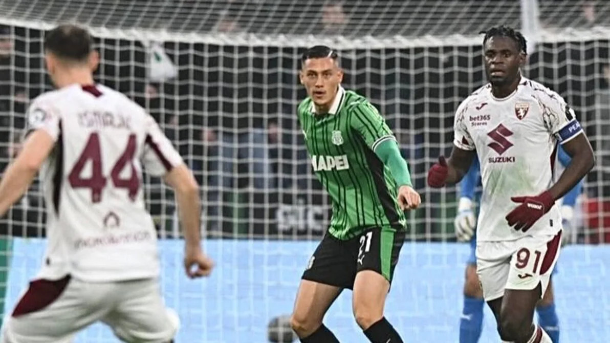 Dapat Lampu Hijau dari Sassuolo, Berapa Biaya yang Harus Dikeluarkan AC Milan untuk Merekrut Jay Idzes? 1 Dapat Lampu Hijau dari Sassuolo, Berapa Biaya yang Harus Dikeluarkan AC Milan untuk Merekrut Jay Idzes?