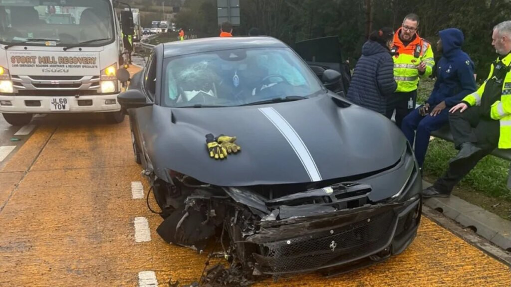 Mobil Alami Ban Pecah, Bintang Tottenham Hotspur Lolos dari Maut