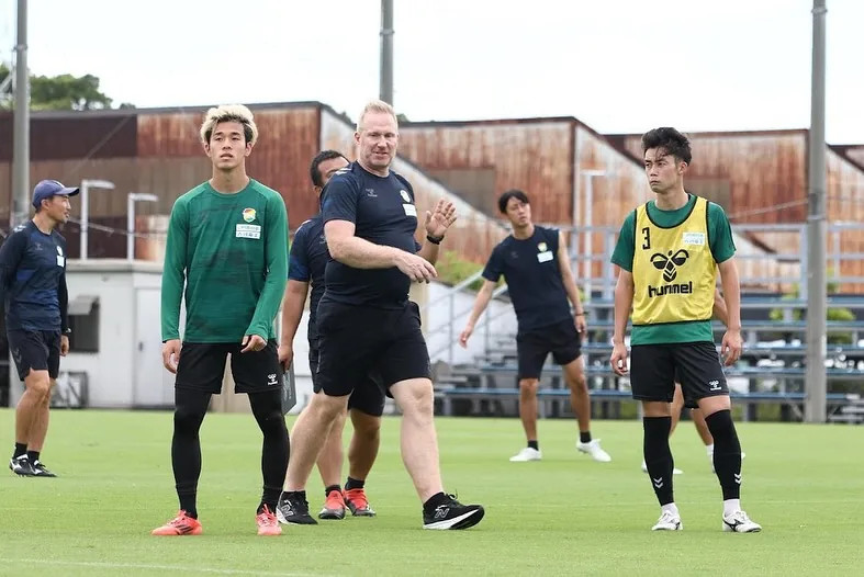 Arsenal Rekrut Spesialis Lemparan ke Dalam Pemegang Rekor Dunia