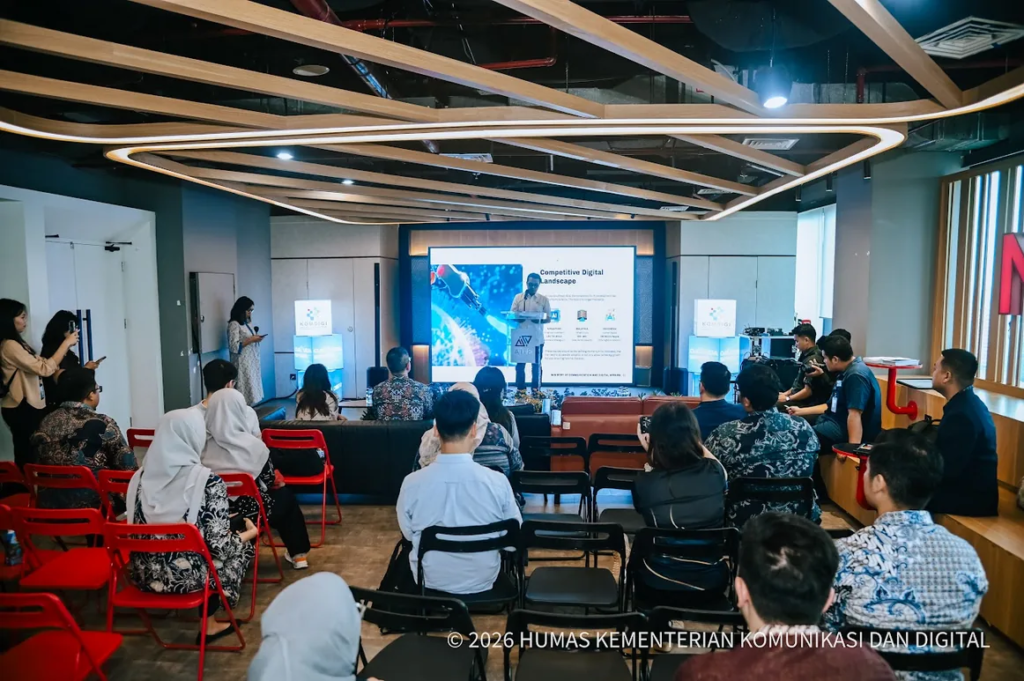 Kejar Pertumbuhan Ekonomi 8 Persen, Wamenkomdigi Tekankan Adopsi AI di Sektor Strategis