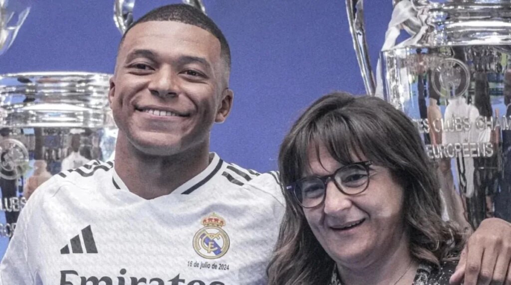 Kylian Mbappe Membayar Gaji yang Sangat Besar kepada Ibunya