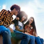 Tips Mudah agar Remaja Tetap Aman Saat Akses Internet di Era Media Sosial