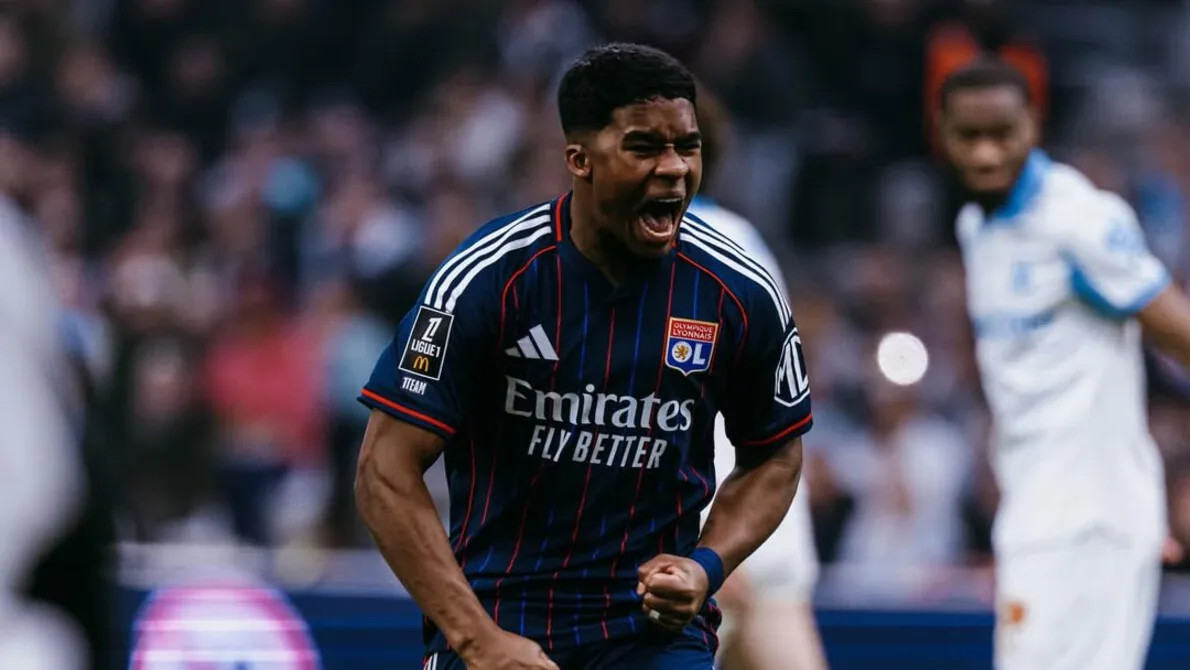 Patrice Evra Desak Manchester United Selamatkan Permata Real Madrid