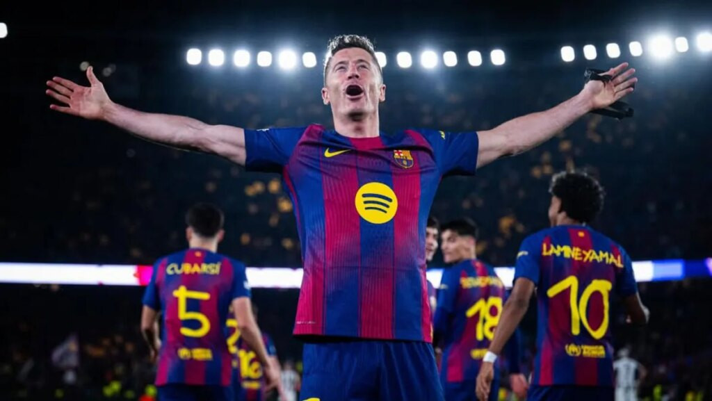 Jika Perpanjang Kontrak di Barcelona, Gaji Robert Lewandowski Bakal Disunat