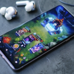 Cara Ampuh Atasi Bosan di Jalan: Ubah Smartphone Jadi Produktif Teman Mudik