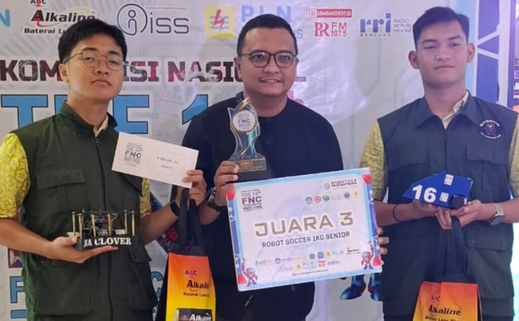 Tim Robotik MAN 1 Mandailing Natal Sabet Juara 3 Nasional Kategori Robot Soccer