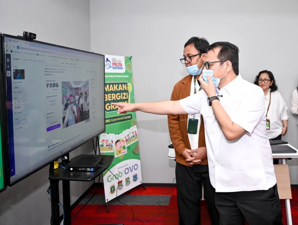 Canggih! Program Makan Bergizi Gratis Grab-OVO Gunakan Command Center Berbasis AI untuk Pantau UMKM