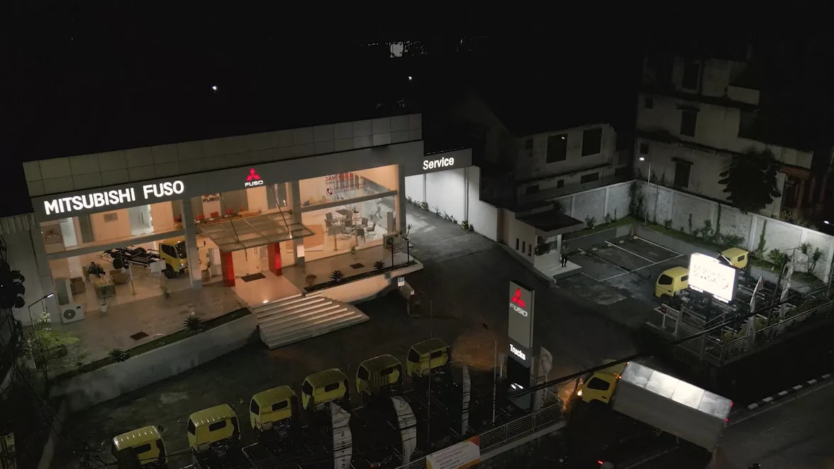 Rahasia Bisnis Logistik Tetap Cuan: Layanan Tanpa Libur dan Pantauan AI dari Mitsubishi Fuso