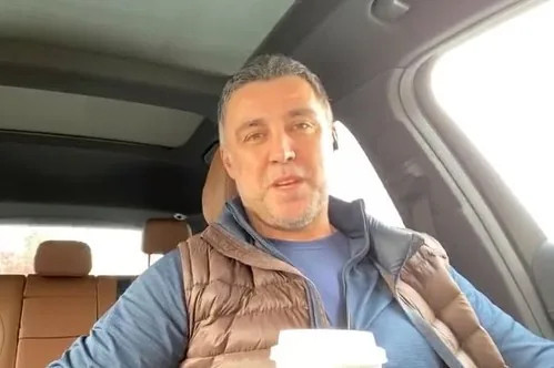 Kisah Hakan Sukur, Legenda Piala Dunia 2002 yang Kini Menjadi Sopir Taksi Online untuk Mencari Nafkah