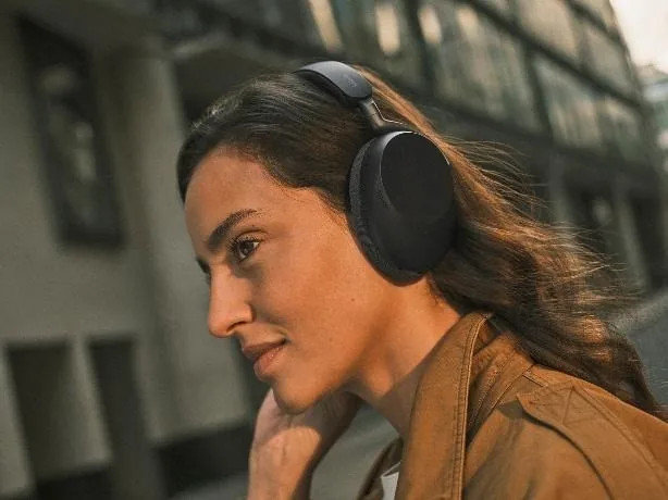 Jabra Rilis Evolve3 dan PanaCast Room Kit Berbasis AI, Headset Mewah Dijual Rp12 Jutaan