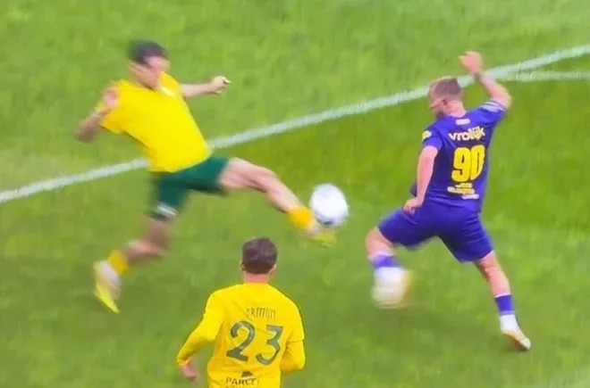 Justin Hubner Minta Maaf usai Bikin Kaki Eks Tottenham Hotspur Robek