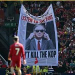 Para Penggemar Liverpool Melakukan Protes Terhadap Pemilik Klub
