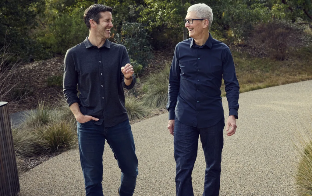 Siapa John Ternus? Sosok CEO Baru Apple yang Gantikan Tim Cook