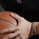 Stephen Curry Bocorkan Fitbit Tanpa Layar dari Google