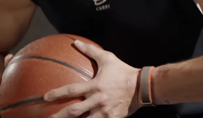 Stephen Curry Bocorkan Fitbit Tanpa Layar dari Google