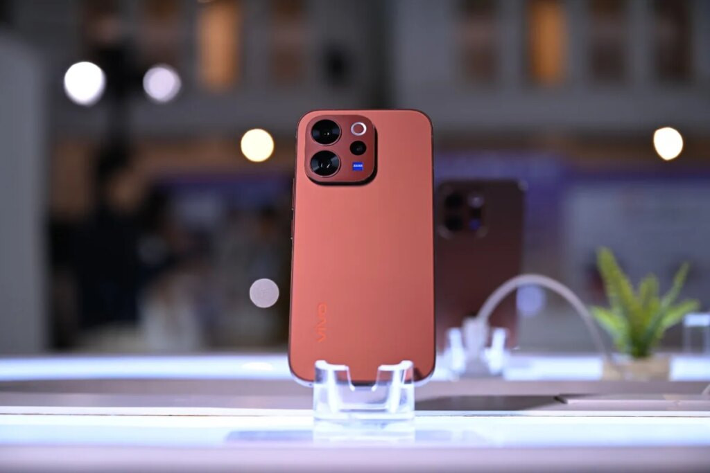 vivo V70 Resmi Hadirkan Varian Penyimpanan Lebih Besar