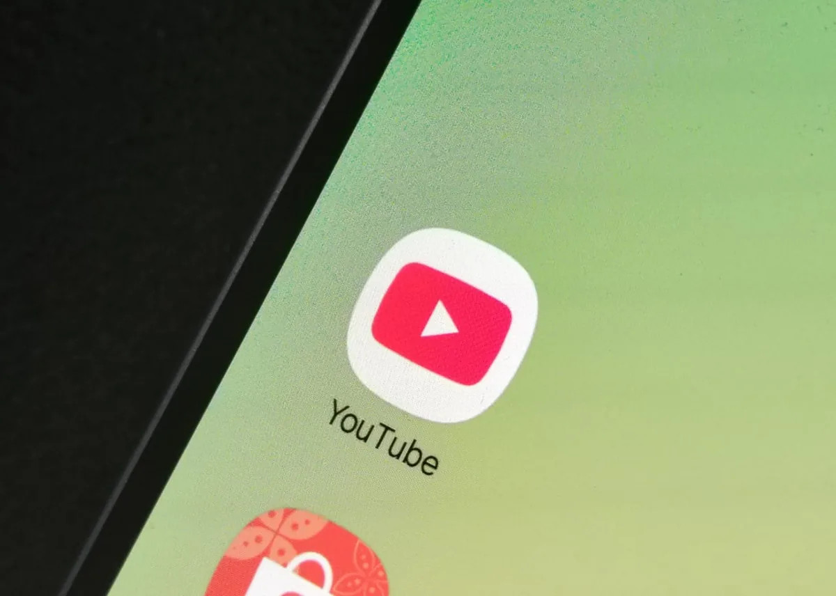 YouTube Uji Fitur AI Search Baru