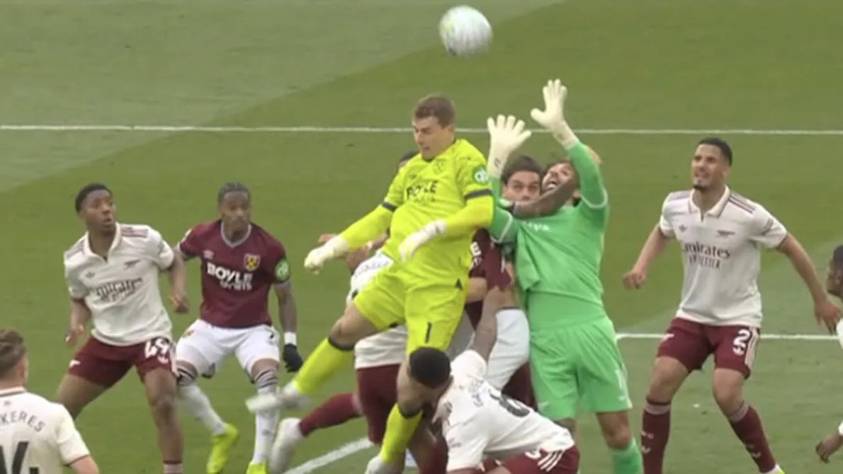 Drama VAR di London Stadium: Mengapa Gol Penyelamat West Ham ke Gawang Arsenal Dianulir? 1 Drama VAR di London Stadium: Mengapa Gol Penyelamat West Ham ke Gawang Arsenal Dianulir?