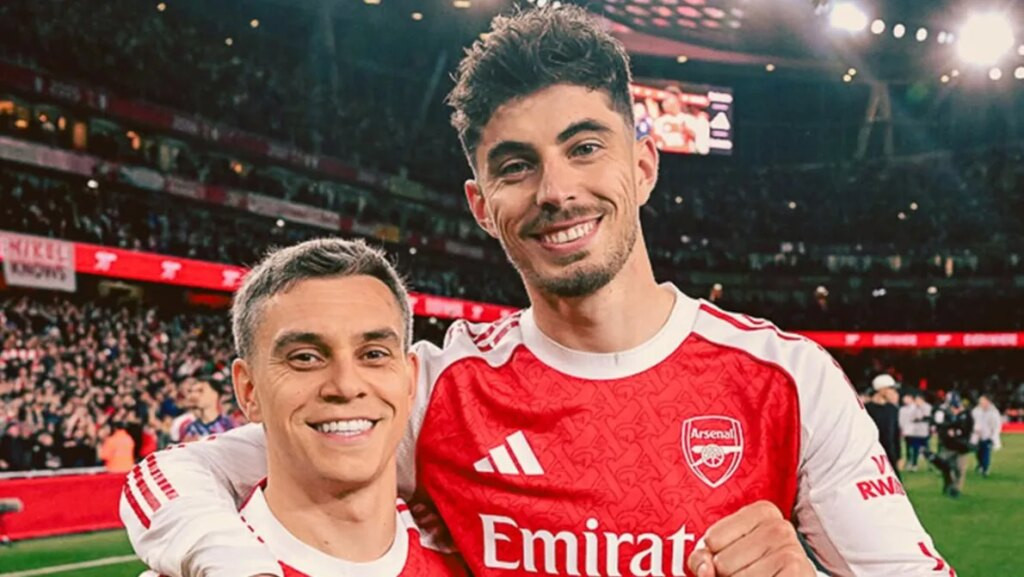 Dari Tembok Kokoh hingga Master King Corner: Bedah Formula Rahasia Arsenal Angkat Trofi Juara Liga Inggris