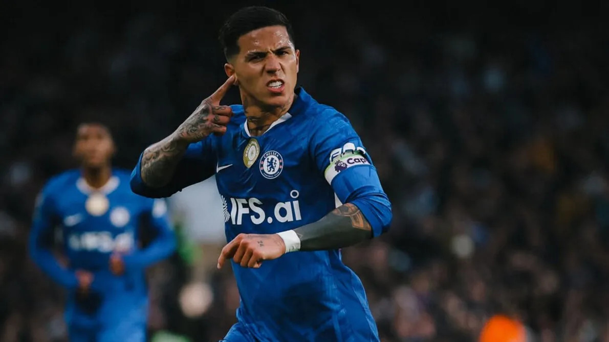 Enzo Fernandez Buka Pintu Tinggalkan Stamford Bridge: Sinyal Bahaya atau Keuntungan Finansial bagi Chelsea? 1 Enzo Fernandez Buka Pintu Tinggalkan Stamford Bridge: Sinyal Bahaya atau Keuntungan Finansial bagi Chelsea?