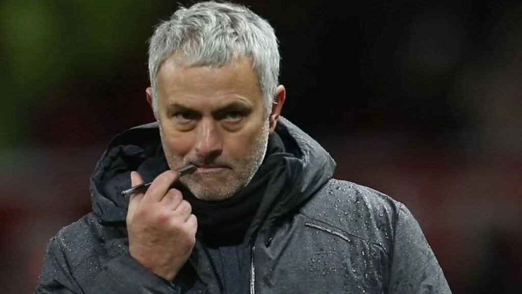 Real Madrid Rela Bakar Uang Demi Jose Mourinho