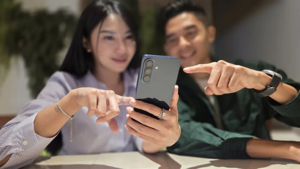Perbandingan Samsung Galaxy A57 5G vs Galaxy A55 5G: Terasa Beda di Desain, AI, dan Performa