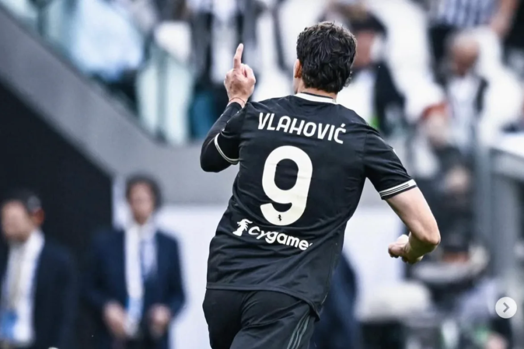 Barcelona dan Real Madrid Ikutan Rayu Dusan Vlahovic Hengkang dari Juventus