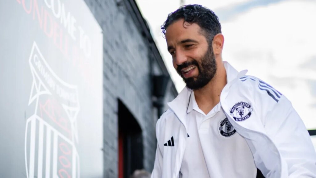 Muluskan Langkah ke AC Milan, Ruben Amorim Beri Kado Manis untuk Manchester United
