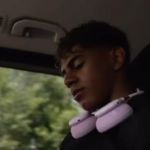 Pakai Headphone Pink Misterius, Lamine Yamal Sengaja Bocorkan Produk Rahasia Terbaru dari Beats?