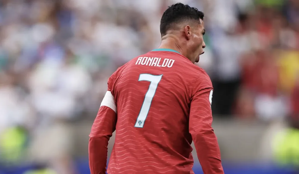 Portugal Menggila, Inggris Jadi 'Singa Ompong'